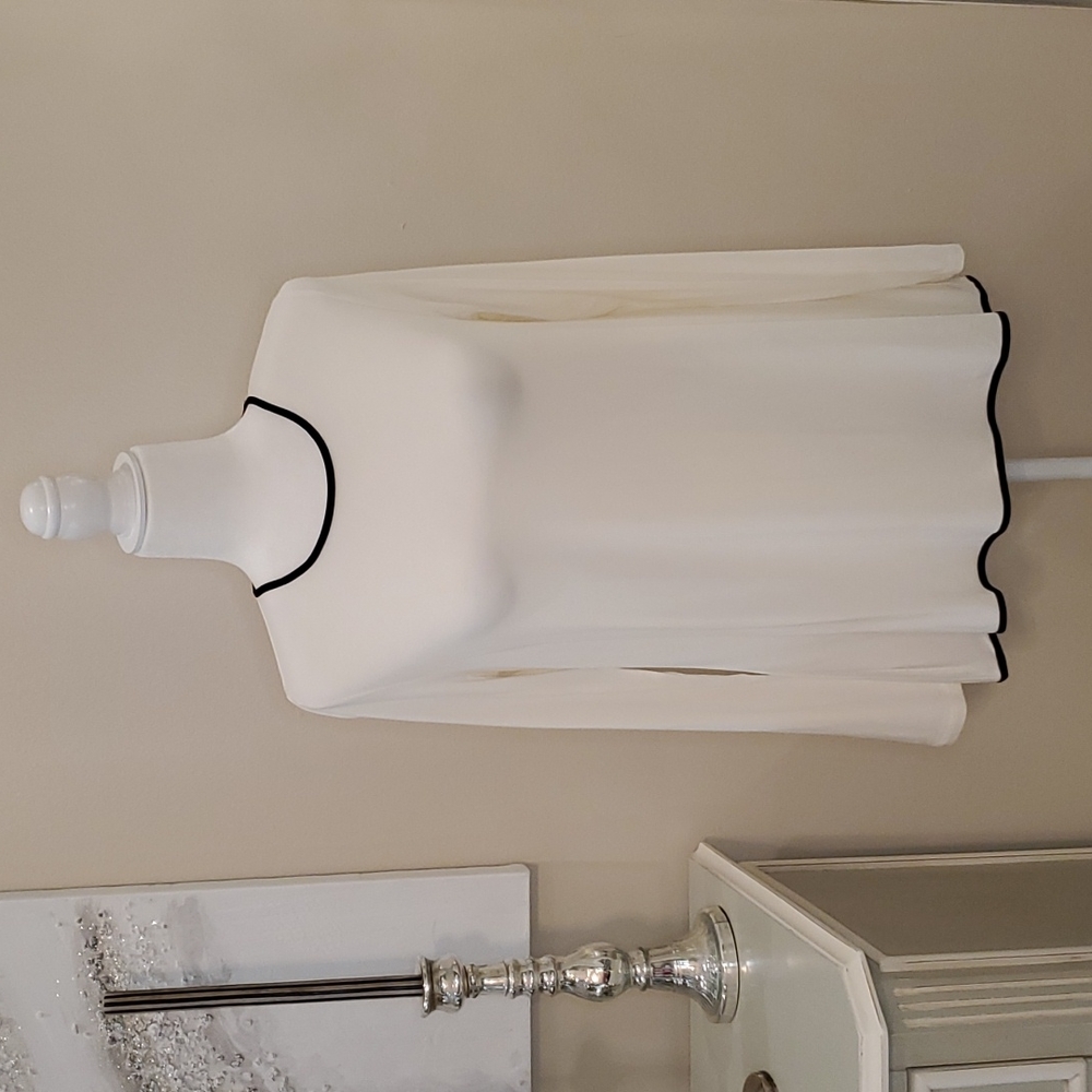 J.Jill NWT Size XS Cream Top with Black Trim!💗💗💗